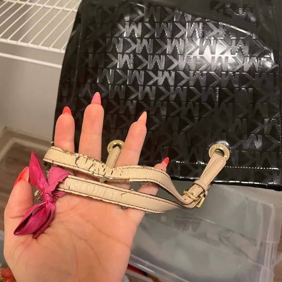 Michael Kors Patent Leather Jet Set Tote - Picture 6 of 6